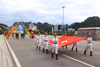 Lễ diễu hành, biểu dương lực lượng.
