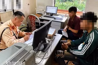 Đội Cảnh sát giao thông-trật tự, Công an huyện Sông Mã làm việc với đại diện gia đình và C.V.K.