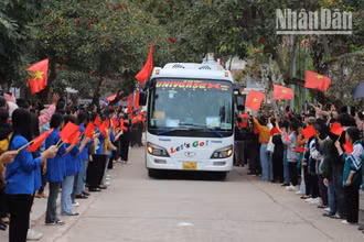 Trong dịp này, 12 huyện, thành phố của tỉnh Sơn La nô nức tiễn tân binh lên đường nhập ngũ.