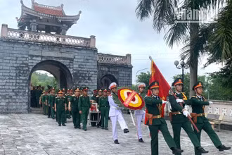 Lễ truy điệu và an táng 8 liệt sĩ tại Nghĩa trang liệt sĩ Tông Khao. 