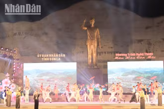 Chương trình nghệ thuật “Màu hoa còn mãi” vận động xây dựng “Quỹ học bổng Tô Hiệu” do tỉnh Sơn La tổ chức.