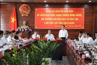 Quang cảnh buổi làm việc.
