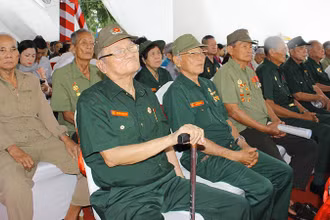 Các đại biểu dự buổi họp mặt