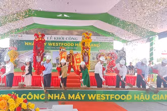 Nghi thức khởi công nhà máy.