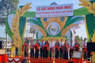 Nghi thức khai mạc triển lãm Con đường lúa gạo Việt Nam.