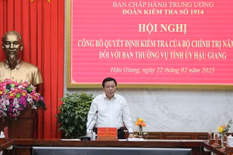 Đồng chí Nguyễn Xuân Thắng, Ủy viên Bộ Chính trị, Giám đốc Học viện Chính trị quốc gia Hồ Chí Minh, Chủ tịch Hội đồng lý luận trung ương, phát biểu tại hội nghị.