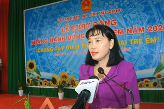 Phó Chủ tịch UBND tỉnh Hậu Giang, Hồ Thu Ánh phát biểu tại buổi lễ.