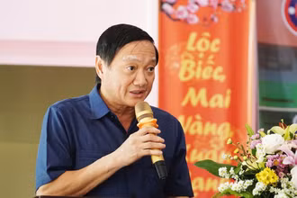 Đại sứ Việt Nam tại Lào Nguyễn Bá Hùng phát biểu tại buổi lễ. Ảnh: Hải Tiến