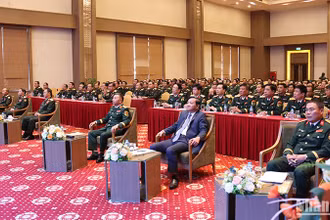 Các đại biểu tham dự buổi lễ. (Ảnh: HẢI TIẾN)