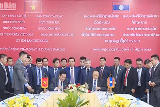 Hai bên ký kết nội dung hợp tác trong mùa khô 2023-2024. (Ảnh: Trịnh Dũng)
