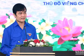 Đồng chí Bùi Quang Huy phát biểu tại Lễ khai mạc chương trình "Gặp gỡ hữu nghị thanh niên Việt Nam-Lào năm 2023". (Ảnh: Trịnh Dũng)