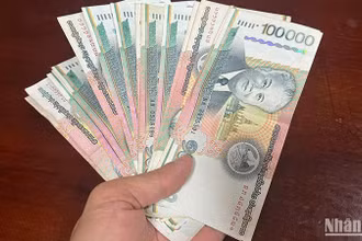 Lào yêu cầu dịch vụ trong ngành du lịch đều phải niêm yết giá, phí bằng tiền kíp Lào. (Ảnh: Trịnh Dũng)