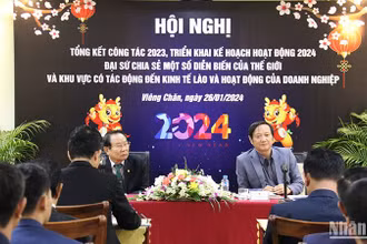 Đại sứ Việt Nam tại Lào tham dự Hội nghị. Ảnh: Trịnh Dũng