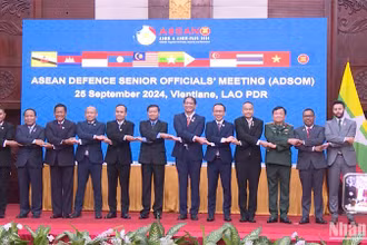 Trưởng đoàn ADSOM các nước ASEAN chụp ảnh lưu niệm tại Hội nghị. (Ảnh: TRỊNH DŨNG)