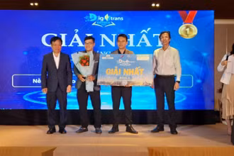Trao giải Nhất bảng A dành cho sinh viên và các dự án start-up công nghệ.