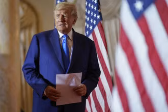 Ông Trump chuẩn bị phát biểu tại Mar-a-lago trong Ngày Bầu cử (8/11/2022). (Ảnh: AP)