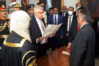 Ông Ranil Wickremesinghe tuyên thệ nhậm chức Tổng thống Sri Lanka tại Quốc hội Sri Lanka ở thủ đô Colombo, ngày 21/7/2022. (Ảnh: Reuters)
