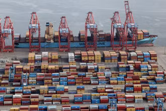 Quang cảnh Cảng hàng hóa Long Beach ở California. (Ảnh: Reuters)