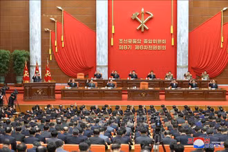 Nhà lãnh đạo Kim Jong-un đã chủ trì Hội nghị toàn thể mở rộng lần thứ 6 Ban Chấp hành Trung ương khóa VIII đảng Lao động Triều Tiên. (Ảnh: Yonhap/TTXVN)