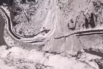 Vỡ sông băng dẫn tới lở tuyết tại khu vực thuộc bang Uttarakhand, miền bắc Ấn Độ. (Nguồn: ndtv.com)