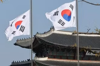 Bên ngoài khu phức hợp chính của chính quyền tại trung tâm Seoul, ngày 30/10. (Ảnh: Yonhap)