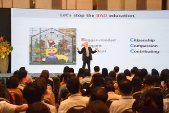 Giáo sư Peck Cho chia sẻ về xây dựng ngôi trường hạnh phúc.