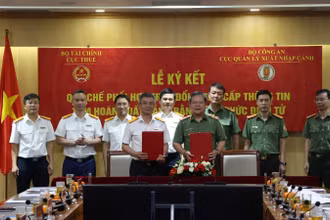Lễ ký Quy chế phối hợp trong việc trao đổi, cung cấp thông tin tạm hoãn xuất cảnh bằng hình thức điện tử giữa Cục Thuế, Bộ Tài chính và Cục Quản lý xuất nhập cảnh, Bộ Công an.