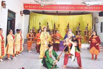 Hoạt động của những nhà văn hóa đã góp phần nuôi dưỡng nghệ thuật truyền thống trên địa bàn huyện Đông Anh.