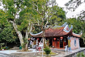 Miếu Ông tọa lạc bên bờ sông Ba Chẽ, thuộc xã Nam Sơn, huyện Ba Chẽ, tỉnh Quảng Ninh.