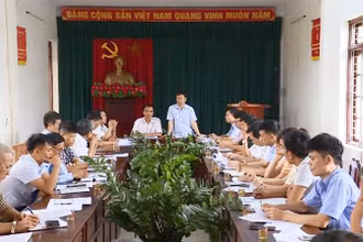 Kiểm tra công tác xây dựng nông thôn mới tại xã Mão Điền. (Ảnh: ĐỨC TUẤN)
