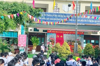 Tuyên truyền về pháp luật, nâng cao kỹ năng sống cho học sinh Trường trung học cơ sở Nghĩa Lộ (thành phố Quảng Ngãi, tỉnh Quảng Ngãi).