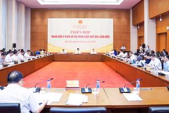 Phiên họp tham vấn ý kiến về Dự thảo Luật Đất đai (sửa đổi) của Ủy ban Kinh tế. (Ảnh: PHẠM THẮNG)