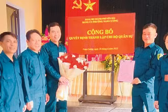 Lễ ra mắt chi bộ quân sự phường Nam Cường, thành phố Yên Bái.