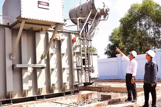Vướng mặt bằng các móng trụ khiến Trạm biến áp 110 kV Giang Điền hoàn thành nhiều năm qua nhưng chưa thể đấu nối điện.