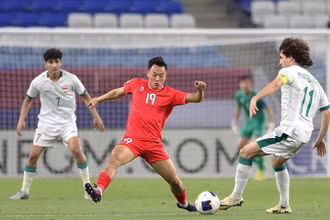U23 Việt Nam (áo đỏ) dừng bước trước U23 Iraq với tỷ số 0-1 ở trận tứ kết.