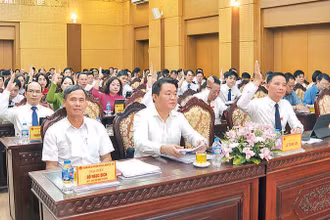 100% đại biểu HĐND huyện Đông Anh tán thành chủ trương thành lập quận Đông Anh và 24 phường thuộc quận. (Ảnh: ĐỨC THÀNH)