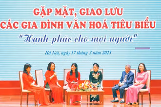 Thành phố Hà Nội tôn vinh các Gia đình văn hóa tiêu biểu để lan tỏa những giá trị văn hóa gia đình trong cộng đồng.