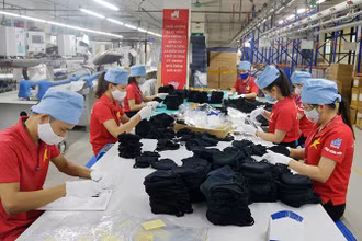 Sản xuất hàng dệt may tại Tổng công ty May 10.