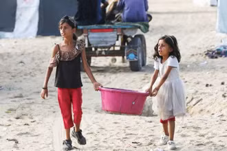 Nhiều trẻ em tại Gaza không được đến trường do xung đột kéo dài. (Ảnh: REUTERS)