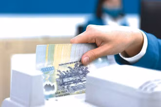 Nợ xấu tăng, nhiều ngân hàng phải tăng trích lập dự phòng rủi ro, ảnh hưởng đến hiệu quả kinh doanh.