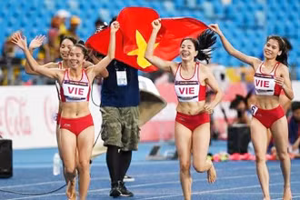 Đội tuyển điền kinh Việt Nam giành Huy chương vàng châu Á nội dung 4x400 m nữ. (Ảnh: VTV.VN)