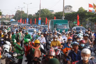 Tại nút giao Ngọc Hồi-Giải Phóng (Hà Nội) chiều 3/5 một số thời điểm vẫn xảy ra ùn tắc cục bộ.
