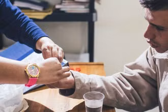 Liệu trình điều trị bệnh lao bằng thuốc uống có thể kéo dài đến sáu tháng. (Ảnh: PAHO)