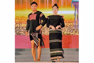 Trang phục truyền thống của người Ê Đê.