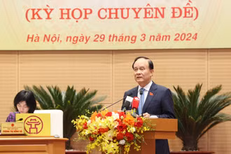 Chủ tịch Hội đồng nhân dân thành phố Hà Nội Nguyễn Ngọc Tuấn khai mạc kỳ họp thứ 15.