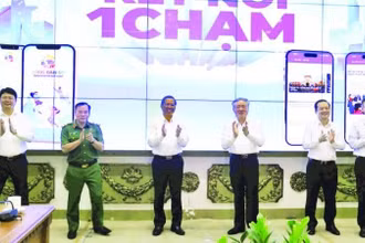 Đại diện lãnh đạo Chính phủ và Thành phố Hồ Chí Minh thực hiện nghi thức ra mắt "Ứng dụng công dân số".
