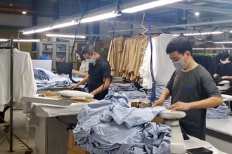 Do tổng cầu giảm, nhu cầu về vốn của nhiều doanh nghiệp dệt may cũng không cao như năm 2022.