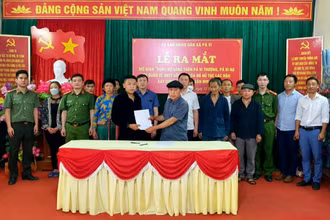 Lễ ra mắt mô hình “Dòng họ Vàng tự quản về an ninh trật tự gắn với xóa bỏ hủ tục lạc hậu, xây dựng nếp sống văn minh” tại xã Pả Vi, huyện Mèo Vạc (Hà Giang).