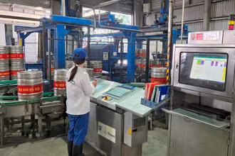 Dây chuyền sản xuất bia tại Tổng công ty CP Bia - Rượu - Nước giải khát Hà Nội (Habeco). 