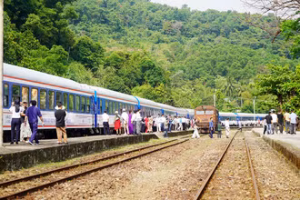 Ngành đường sắt lập nhiều đôi tàu phục vụ nhu cầu đi lại của người dân trong dịp lễ 30/4 và 1/5.